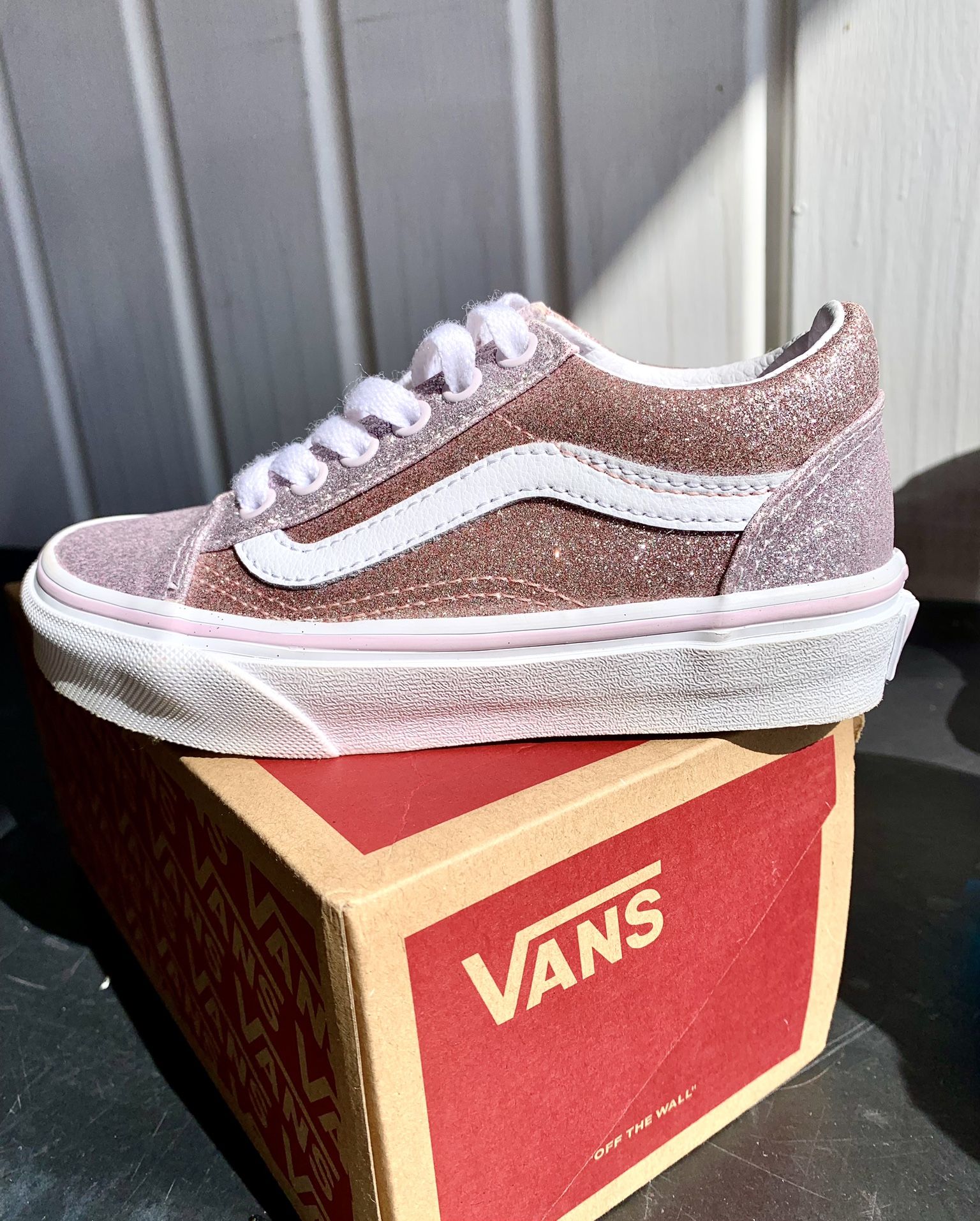 New Girls Vans Old Skool Glitter Skate Shoe Size 11 Pink