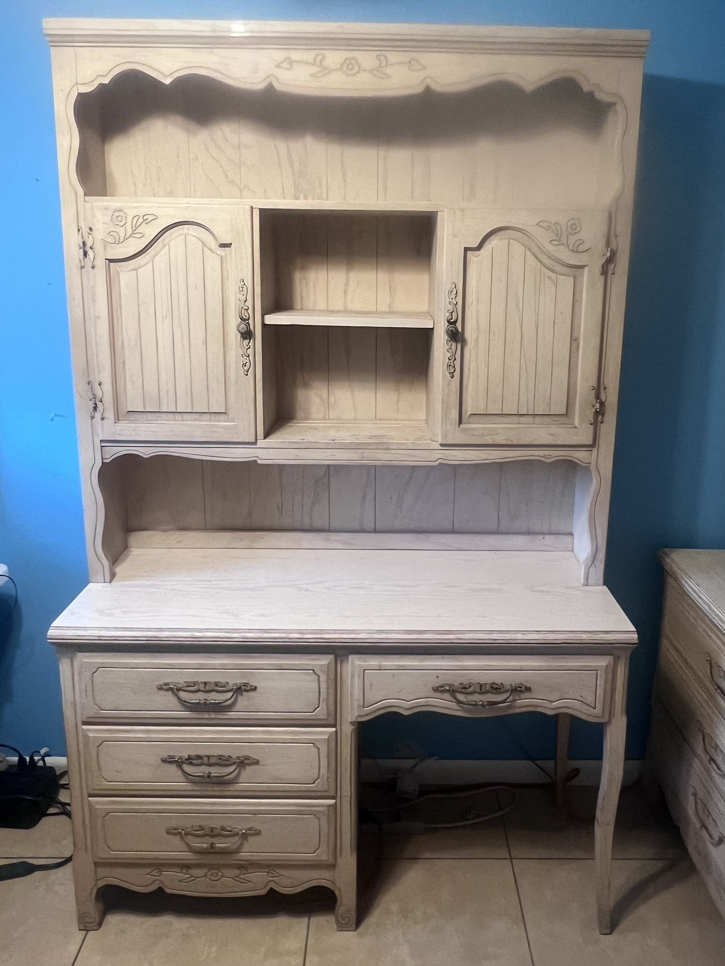 Vintage Wood Girls Bedroom Set