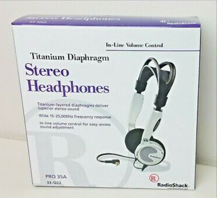 Radio Shack Pro 35A Titanium Diaphragm 33-1122 Stereo Headphones New in Box