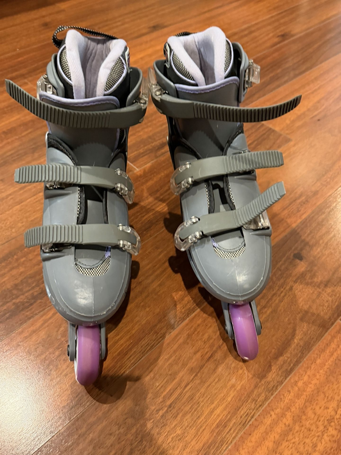 Roller Derby V-Tech 500 adjustable skate Size 6-9 Adjustable 