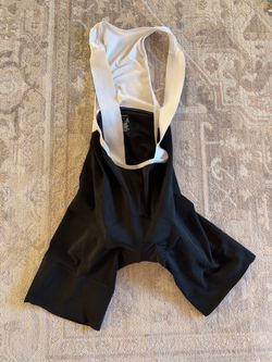 Men’s cycling bibs fit like men’s SMALL