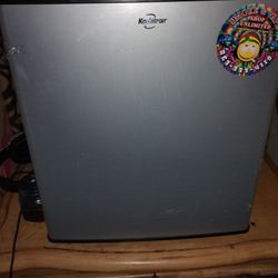 Koolatron Mini Fridge 