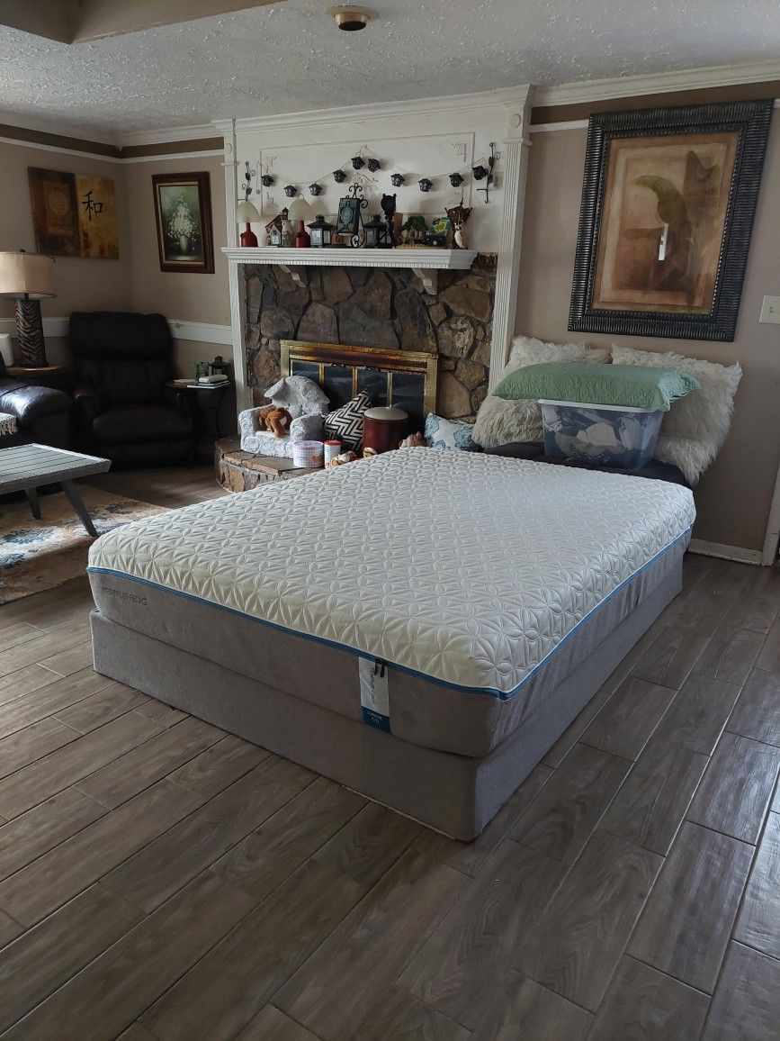 Queen Tempurpedic