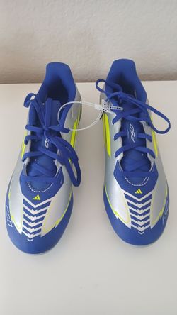 Soccer shoes