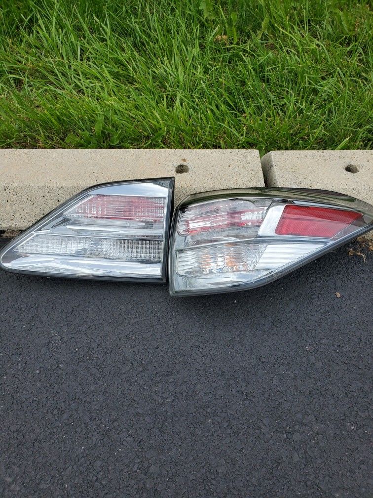 Lexus RX 350 Tail Light