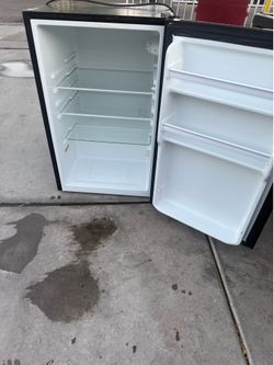 hisense mini fridge