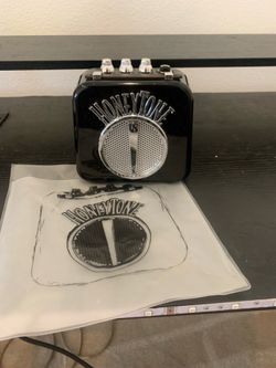 Danelectro Honeytone guitar mini amplifier