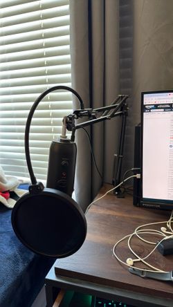 Blue Yeti Mic w/ Boom Arm and Pop Filter