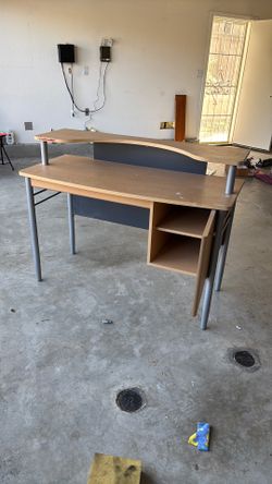 Computer table