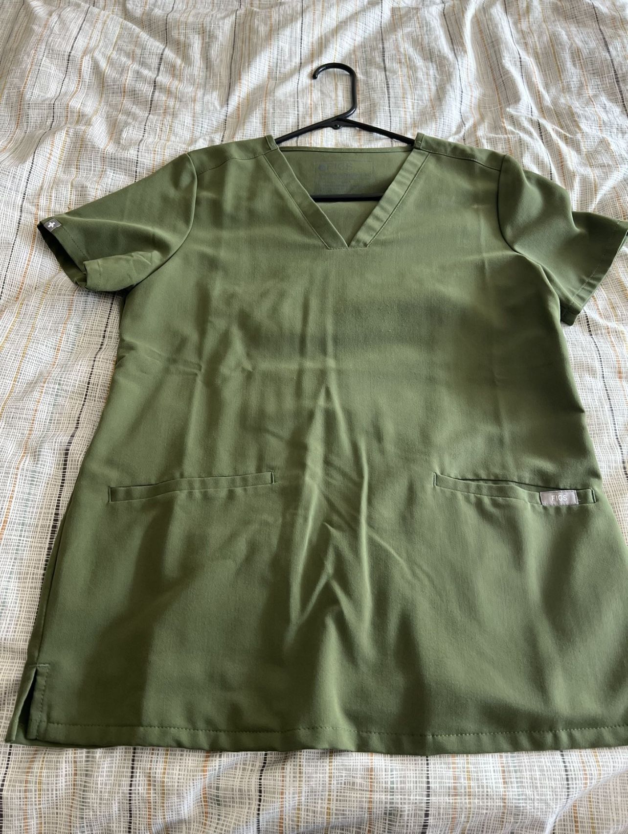 FIGS woman Scrubs Olive