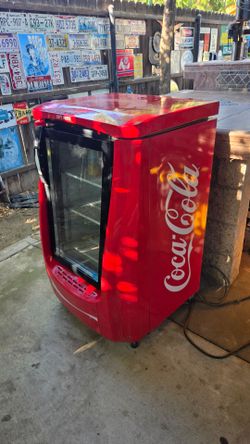 COCA COLA COMERCIAL REFRIGERATOR