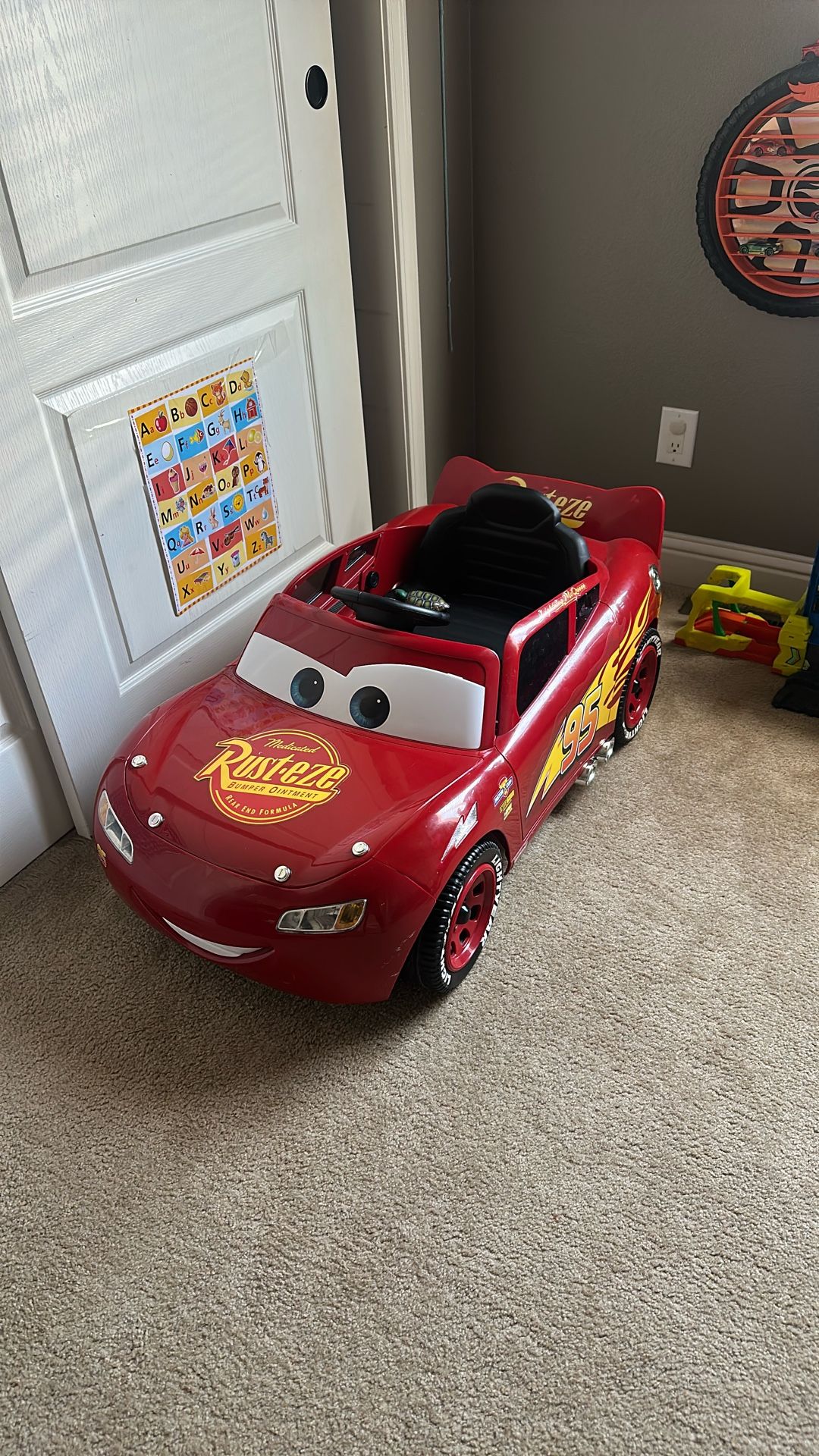 Lighting McQueen Ride On
