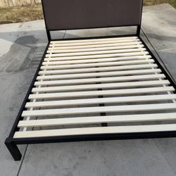 Queen Size Metal Frame 