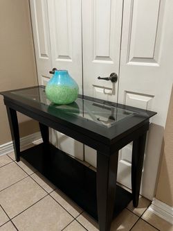Modern enter table.