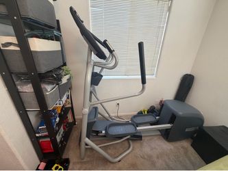 Precor EFX 225 Energy Series Elliptical Cross Trainer