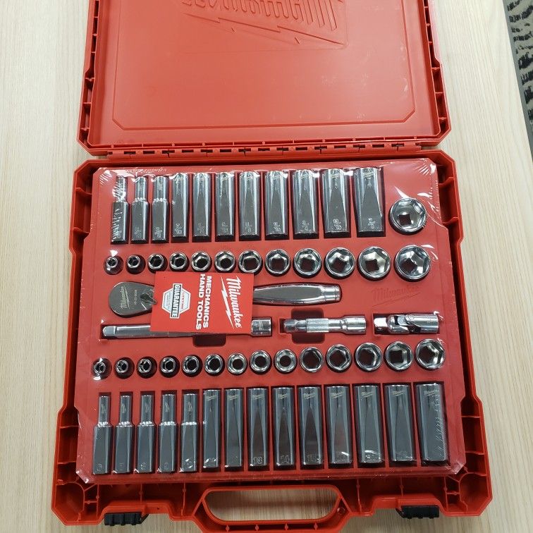 Milwaukee 3/8 in. Drive SAE/Metric Ratchet and Socket Mechanics Tool Set (56-Piece)