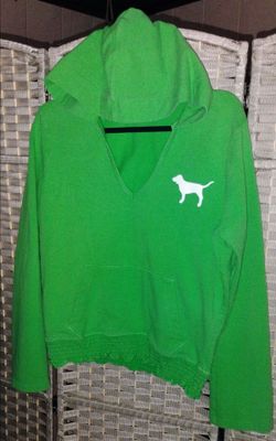 FIRM IN MERCED ‼️ VS PINK HOODIE SIZE LARGE