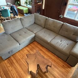 Living Spaces Sofa Sectional w Chaise