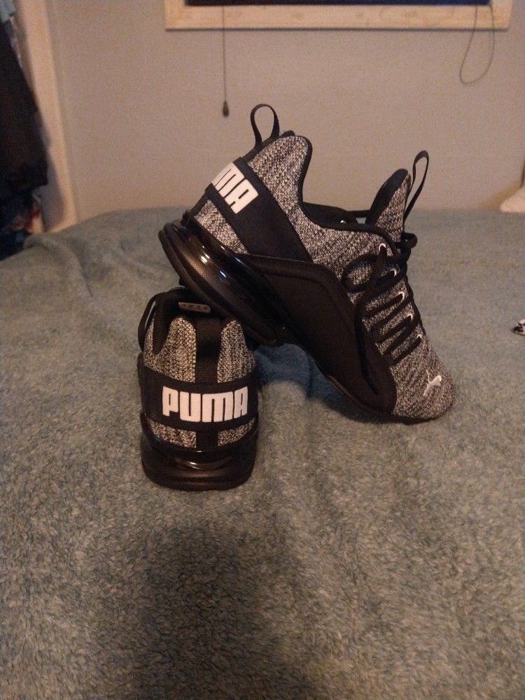 Puma Talla11US Color Negro Gris Blanco