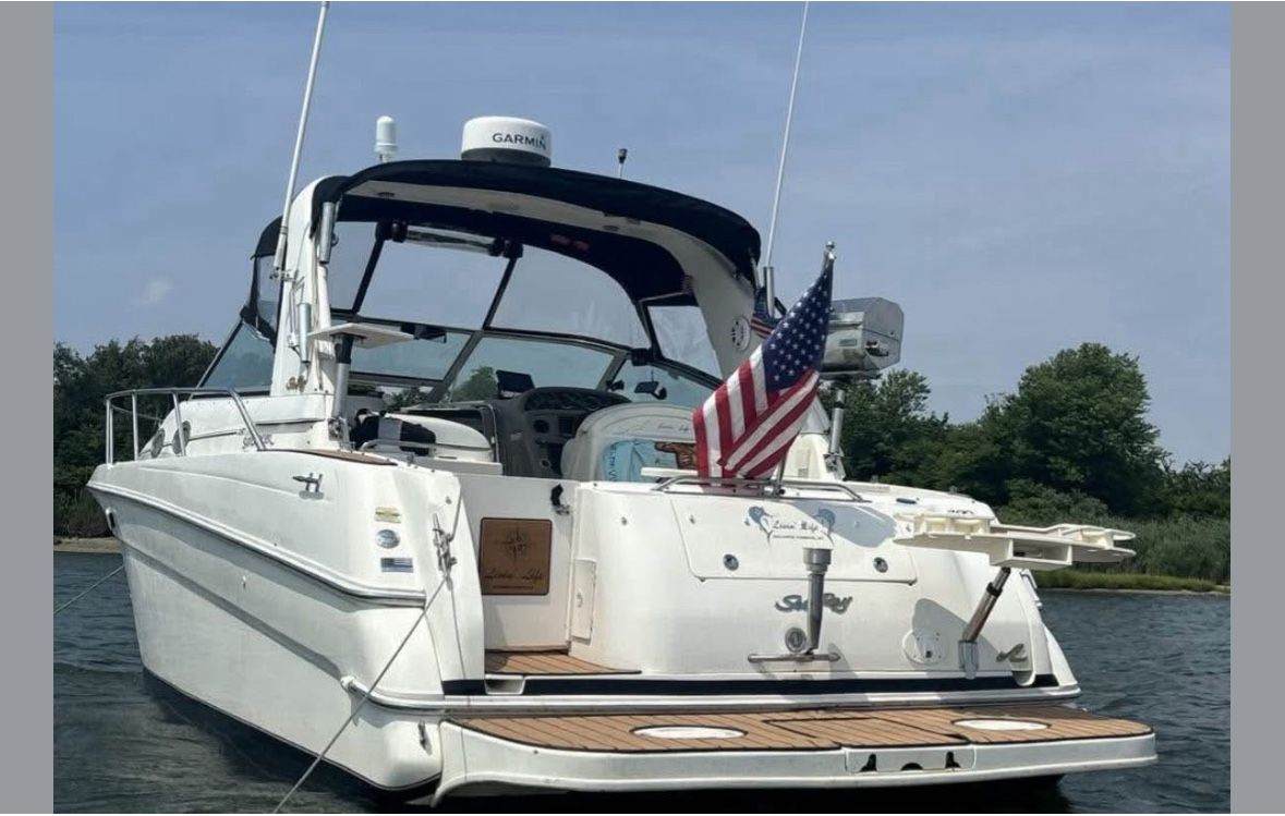 🚩 WINTER DEAL — 1998 Sea Ray 290 Sundancer — Turn-Key, Loaded, Priced to Sell FAST! 🚩  If you’ve been waiting for the right clean, upgraded Sundance