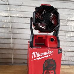 Milwaukee M18 18-Volt Lithium-Ion Cordless Jobsite Fan (Tool-Only)