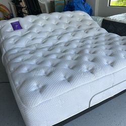 King Adjustable bed 15 “ Prana “WAHE” luxury mattress in exellent condition! Smoke Free Pet free home i deliver!   Retail $7,989 Your Price $975   The