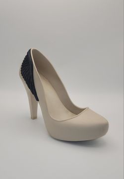 Melissa Incense Wing Womem's Ivory pumps Heels Size 7 Cash Only