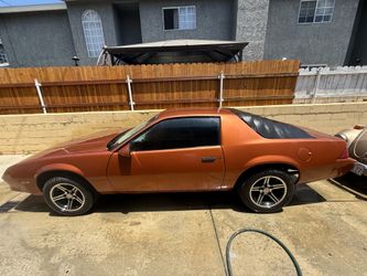 Camero car