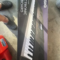 Brand New Casio Electronic keyboard 