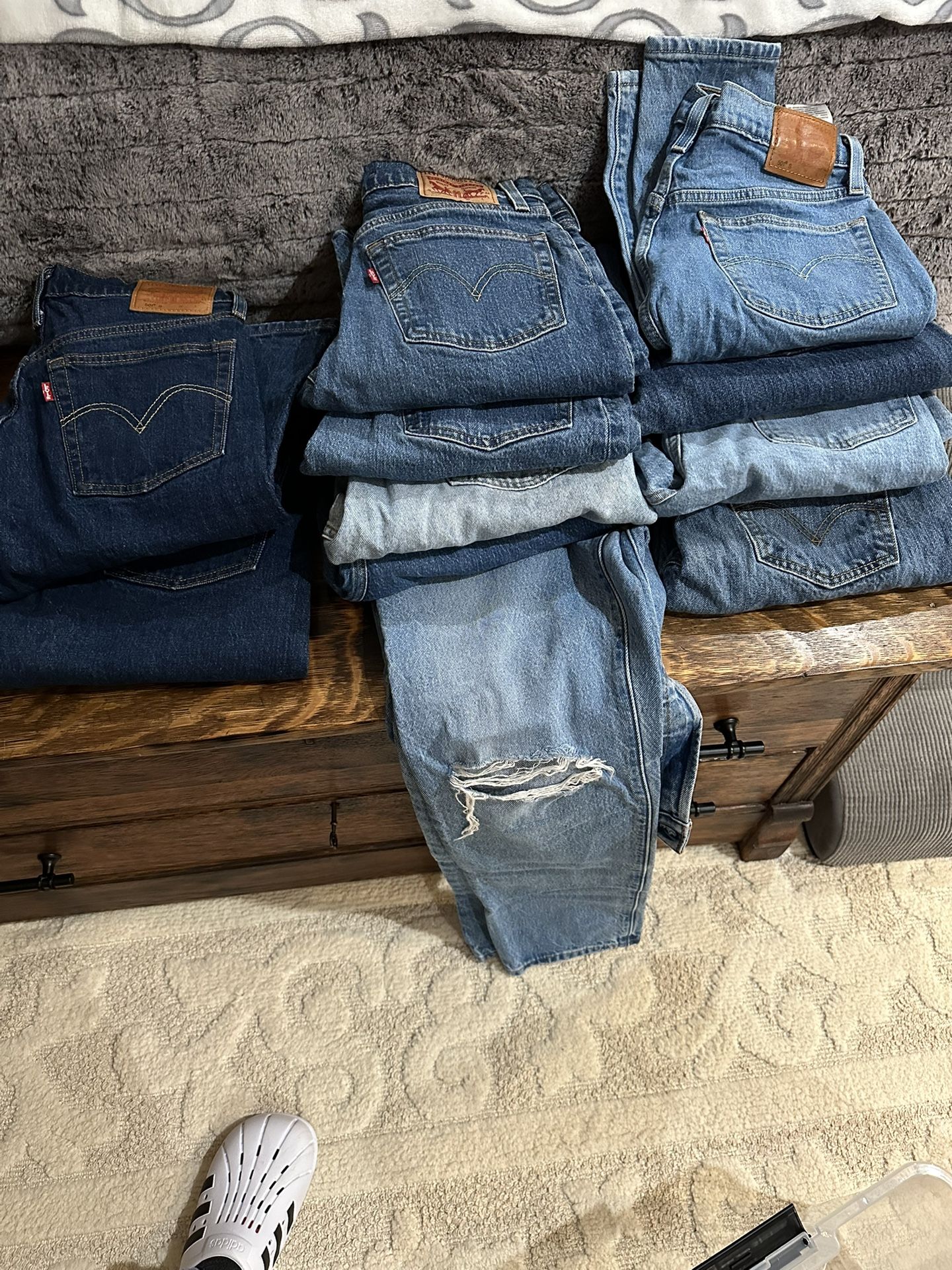 Ladies Levi’s (a lot!) PRICE CUT!!