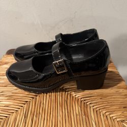 Girl’s Black Patent Leather Mary Jane Shoes Size 4