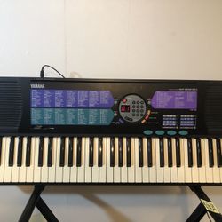 YAMAHA KEYBOARD 61 KEYS LIKE NEW 