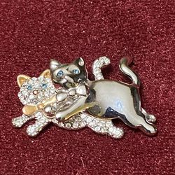 Silver and gold tone rhinestone cats brooch pin