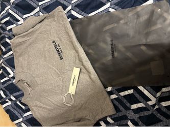 Essentials grey tee XS