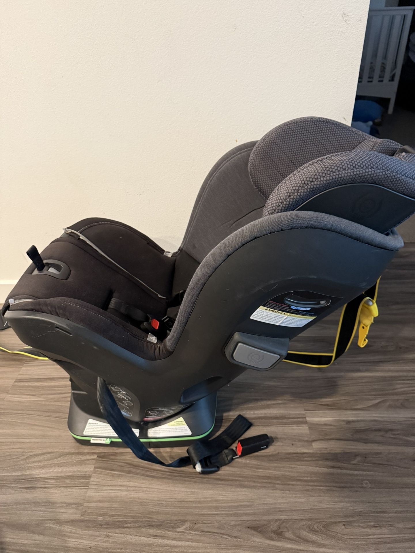 Uppa Baby Convertible car seats (expiration 2032)