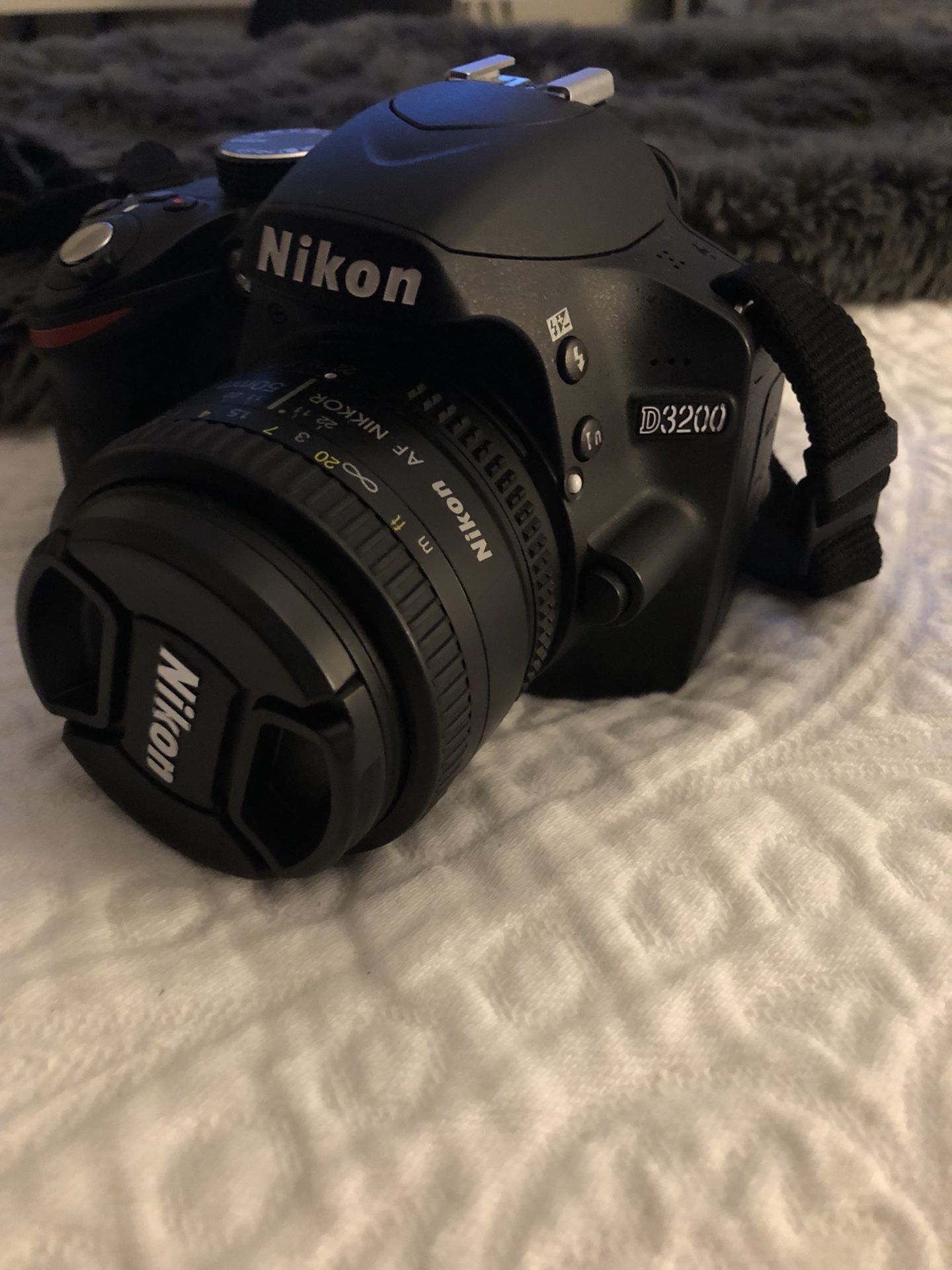 Nikon D3200, kit lens, 50 mm, mic, battery, charger, camera bag