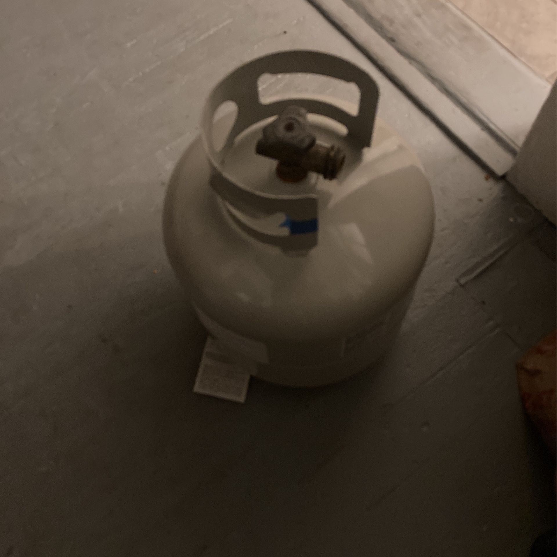 Full 15 lb propane Tank
