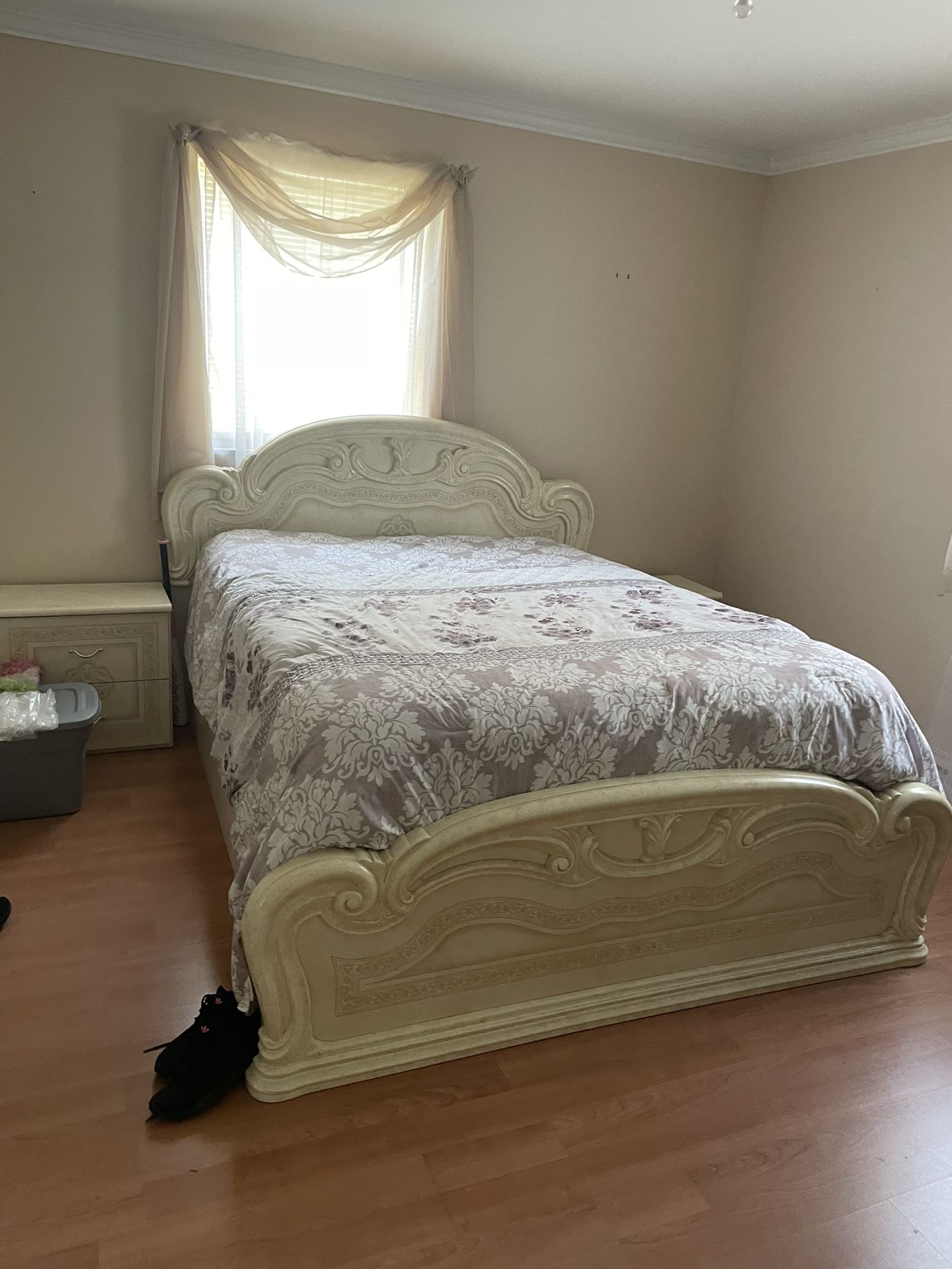 Queen Bedroom Set