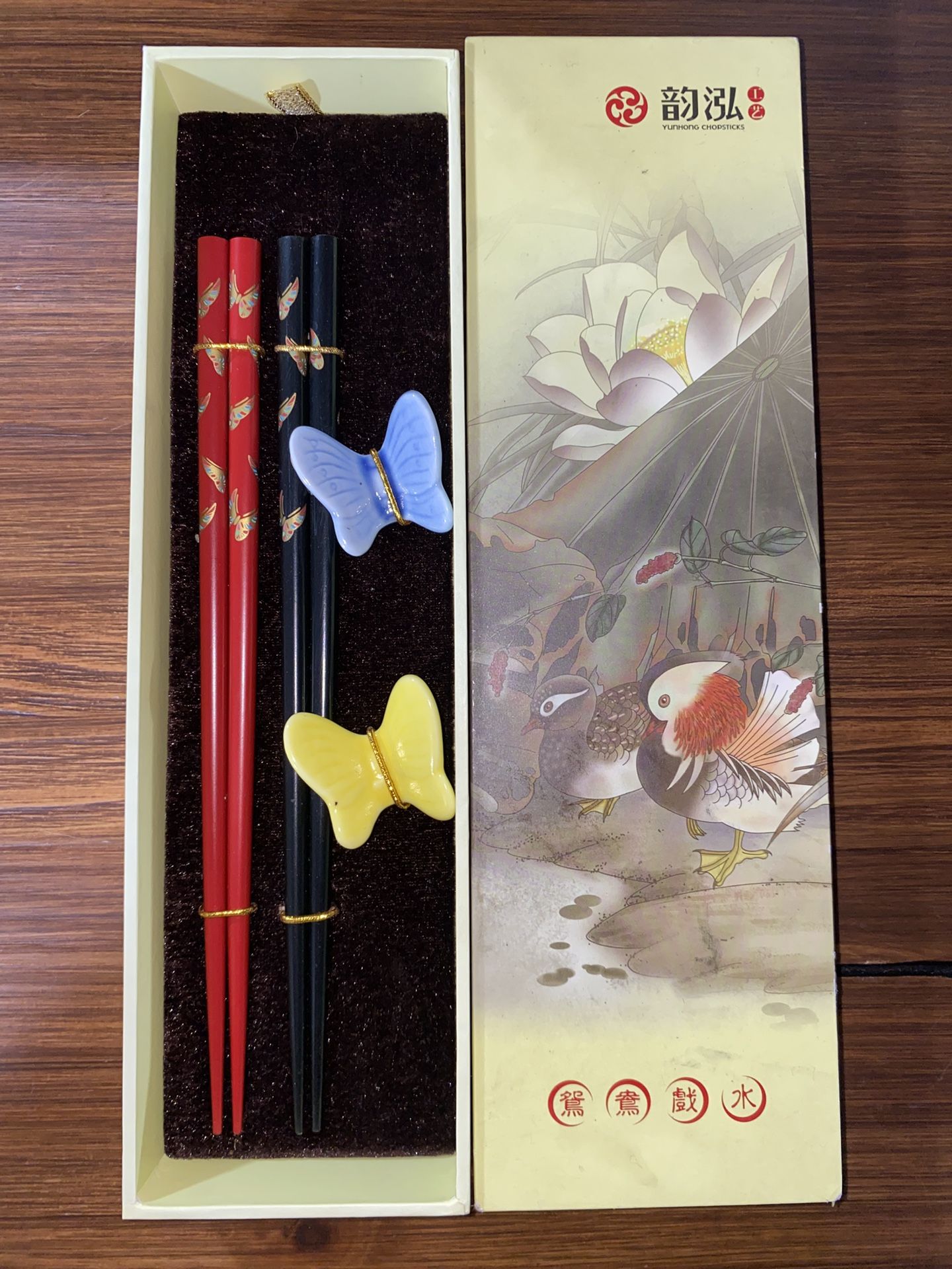 🌼 Decorative Red & Black Chopsticks w/ Butterfly Holders - Gift Boxed