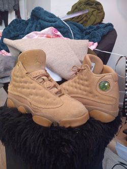 Retro 13 "Wheat" size 4.5Y