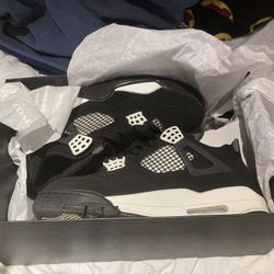 Air Jordan 4 White Thunder