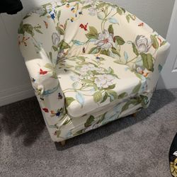 🪑Floral Upholstered Armchair – $60