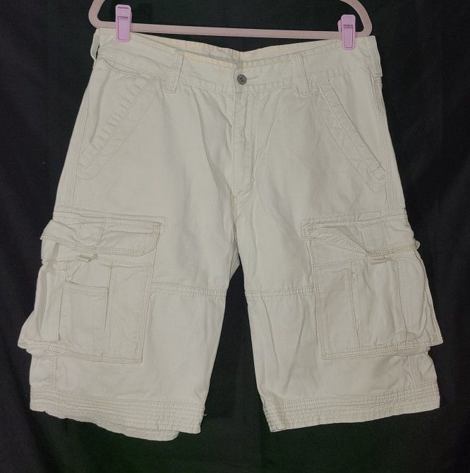 Levi's Cargo Shorts Light Beige Size 34 
