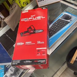 Milwaukee M12 Hatchet 6” Pruning Saw Kit 