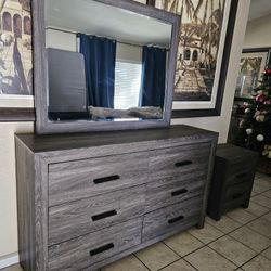 Dresser With Mirror And Night Stand Pick Up Victorville  $280