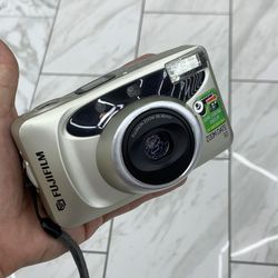 Fujifilm zoom date 90 . New battery and film