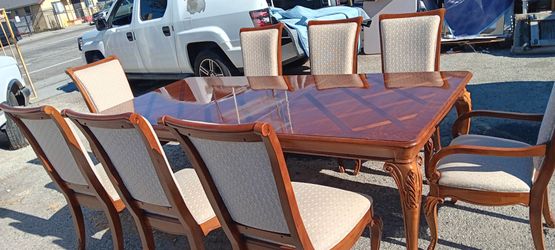 DINNING TABLE W/ 8 CHAIRS