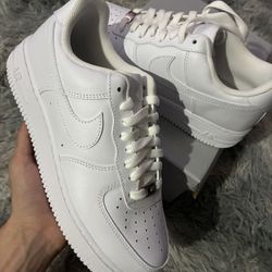 White Nike Air Force 1’s AF1 - Size 9 M