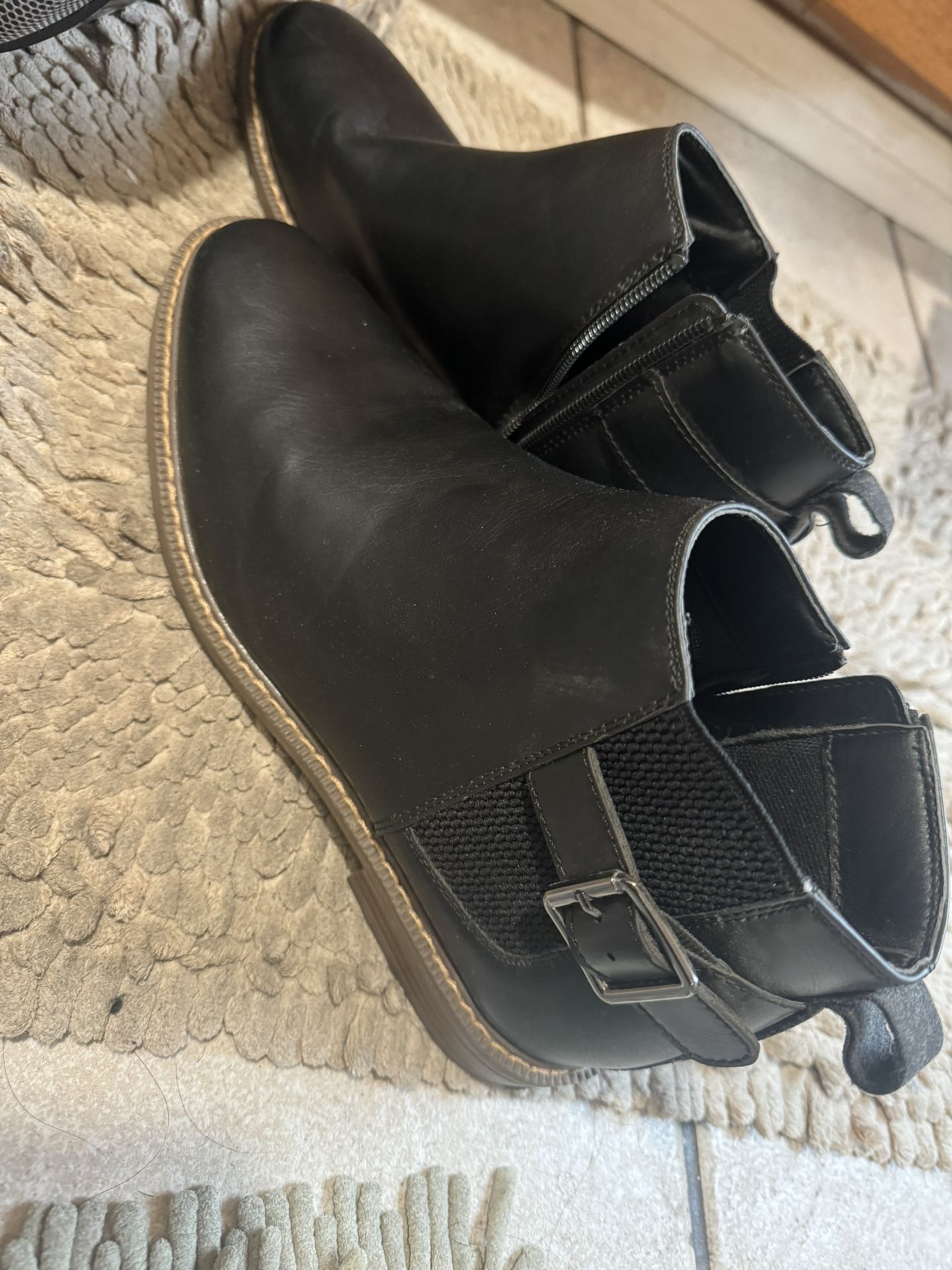 Men’s Size 9M Shoes Delivery Make An Offer