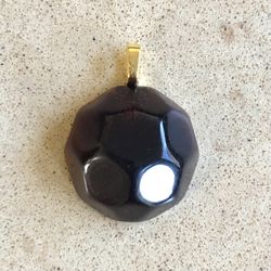 🟤 Pretty, brown amber colored facets pendant made from a vintage, plastic cabochon